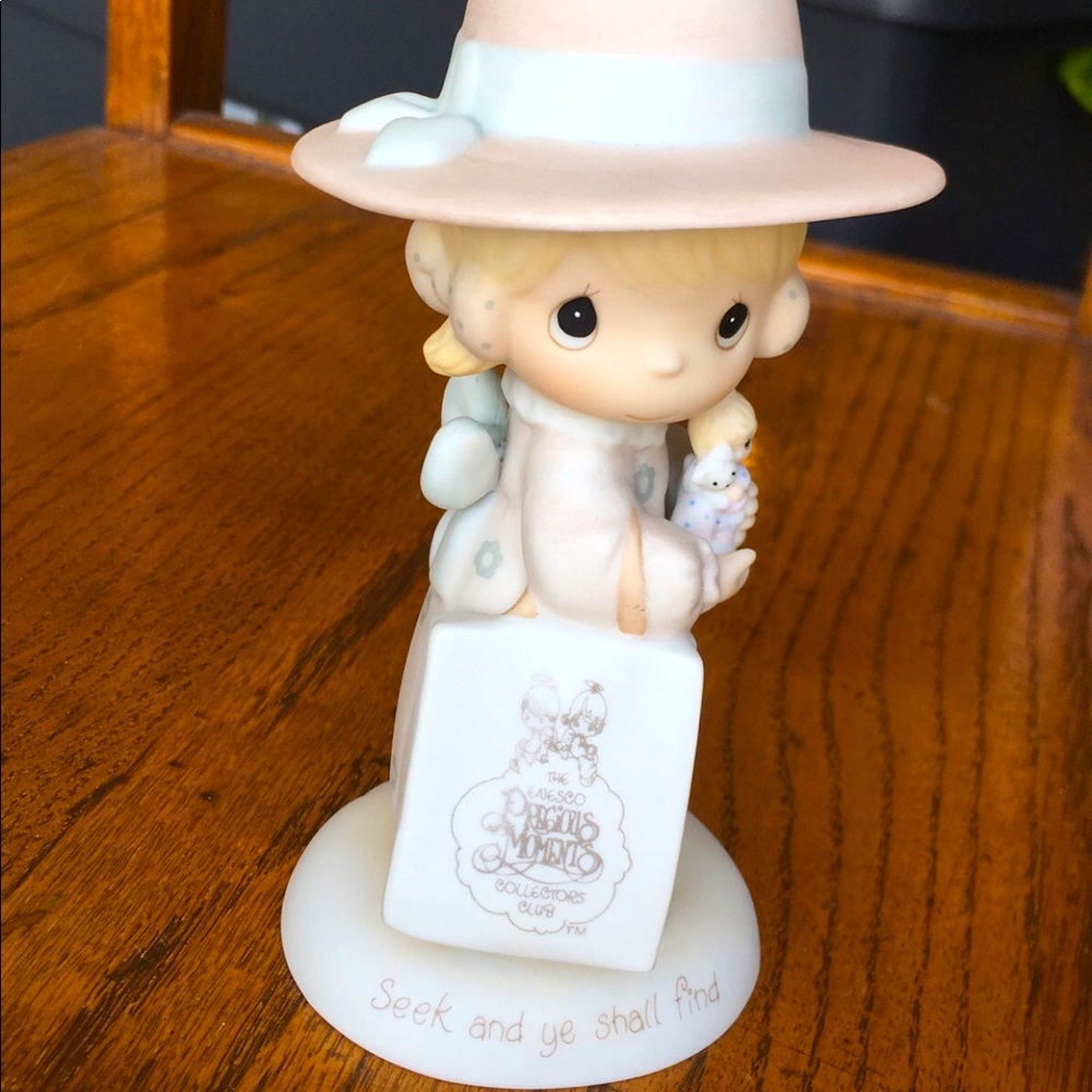Precious moment seek and ye shall find porcelain figurine sold in original box